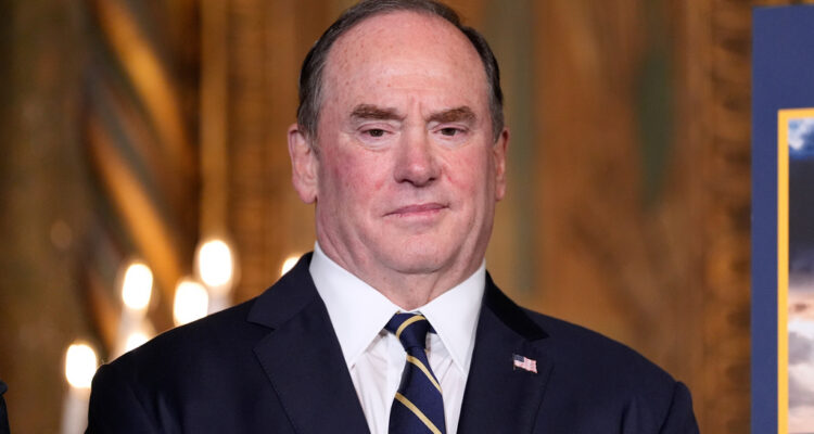 Phelan to step down as US Navy secretary
