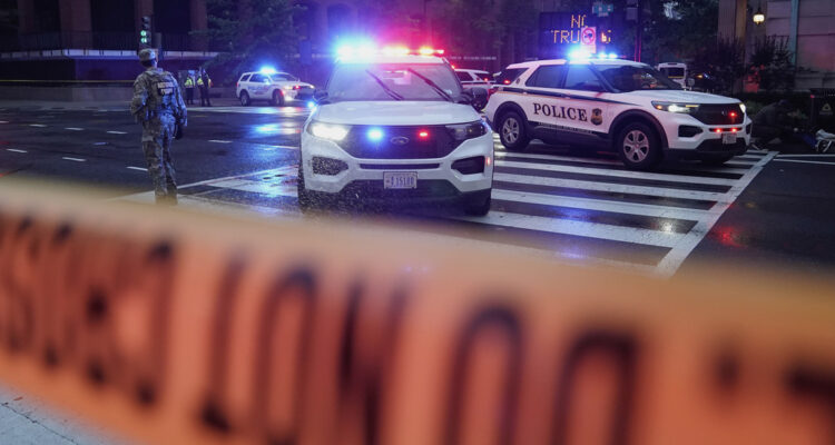 Gunman dead after firing shots near White House while Trump was inside, Secret Service says