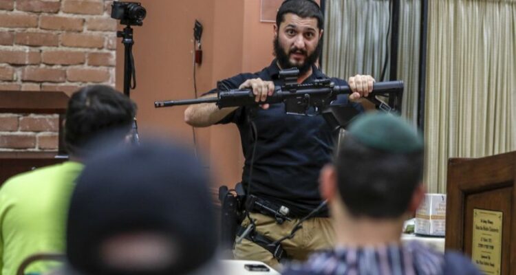 NJ rabbi promotes gun ownership, offers weapons training to US Jews