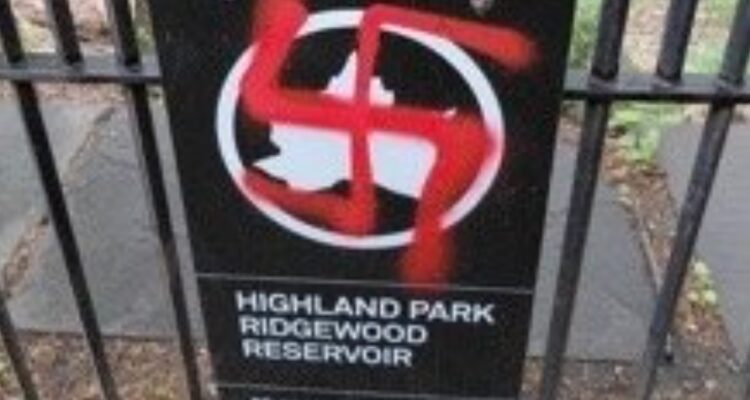 NYPD investigating new wave of antisemitic graffiti in Queens