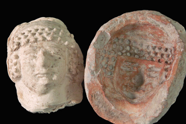 Ancient figurine mold