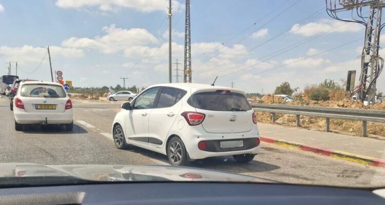 Kidnapping fears erupt after armed female IDF soldier seen entering Palestinian car