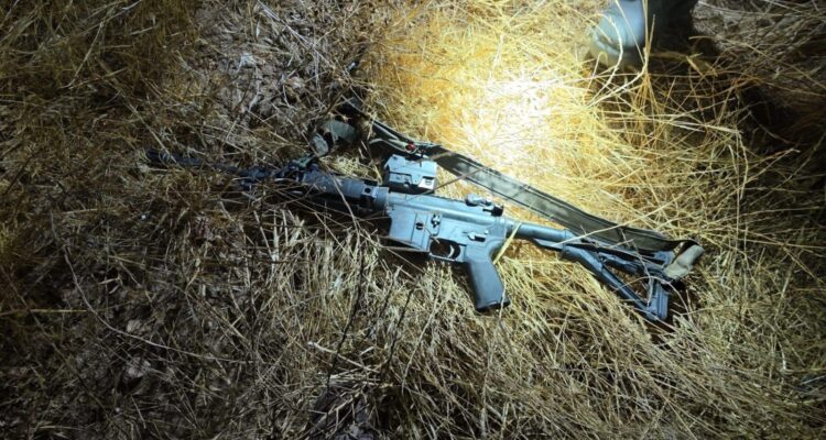 Palestinians wound, snatch weapon of reservist IDF soldier in Hebron region