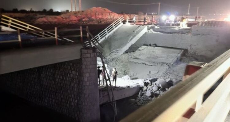 US pounds Iranian infrastructure as campaign expands