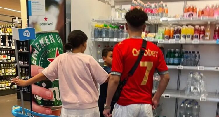 Dutch PM pressed to act on ‘Oct. 7′ shirt photo