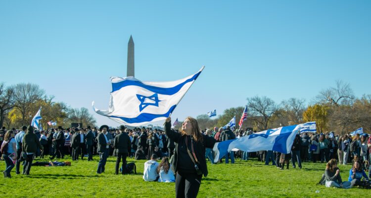 A Jewish generation under pressure: Young Americans hold onto Judaism while pulling back from communal life