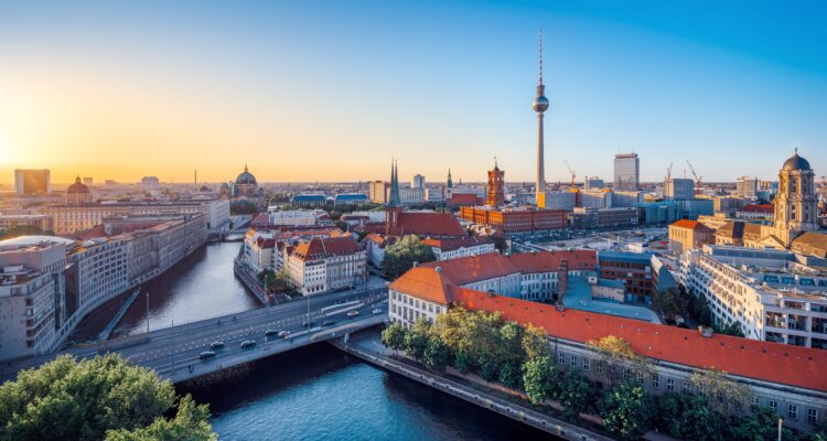 Israeli booted from Berlin restaurant over his accent, according to lawsuit
