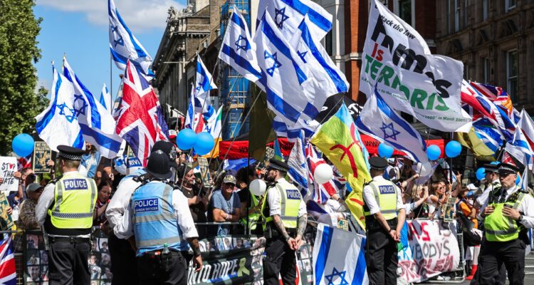 Israelis not wanted – Half of Brits want to reduce or end Israeli immigration to UK
