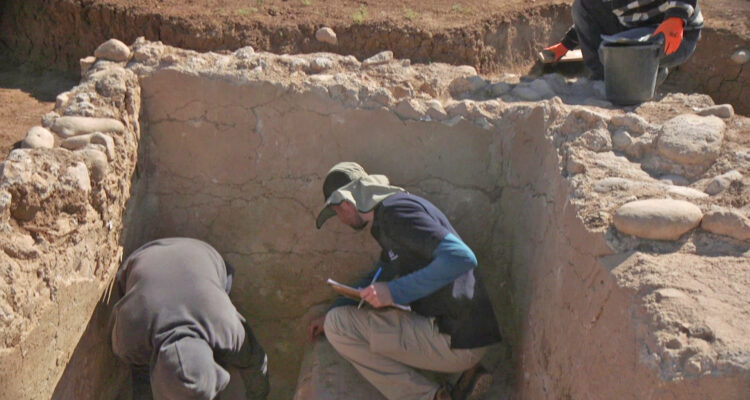 Massive ancient mikveh unearthed in southern Israel, shedding light on previously unknown Jewish community