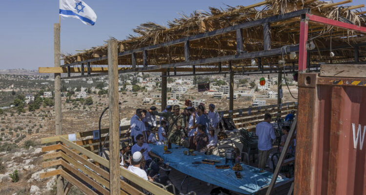 Thousands visit Samaria sites for Sukkot