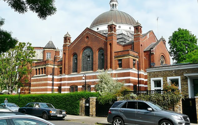 Teens shoot fireworks at London synagogue during Rosh Hashana