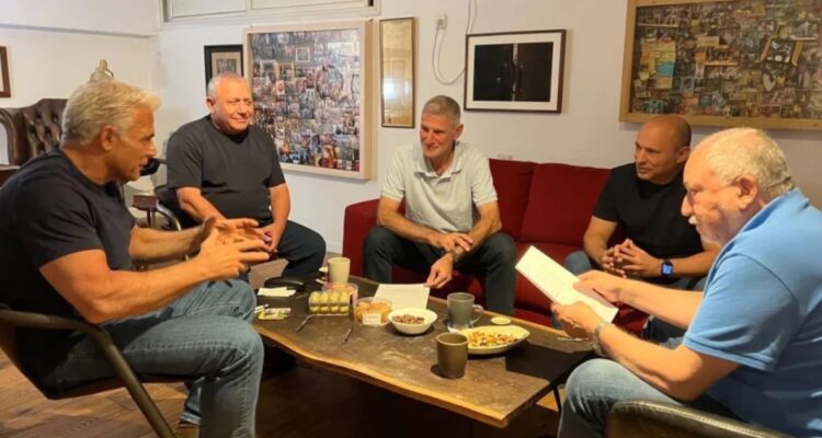 Israeli opposition leaders sign cooperation pact to oust Netanyahu