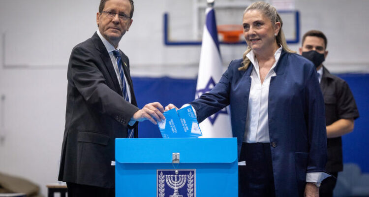 Poll: American Jews view Israel’s election as critical, majority back ‘change’ bloc