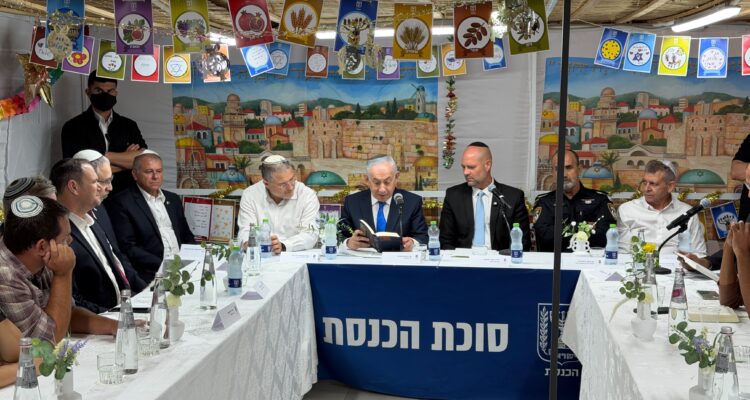 At Sukkot Torah study event Netanyahu calls flydubai rescue ‘chain of miracles’