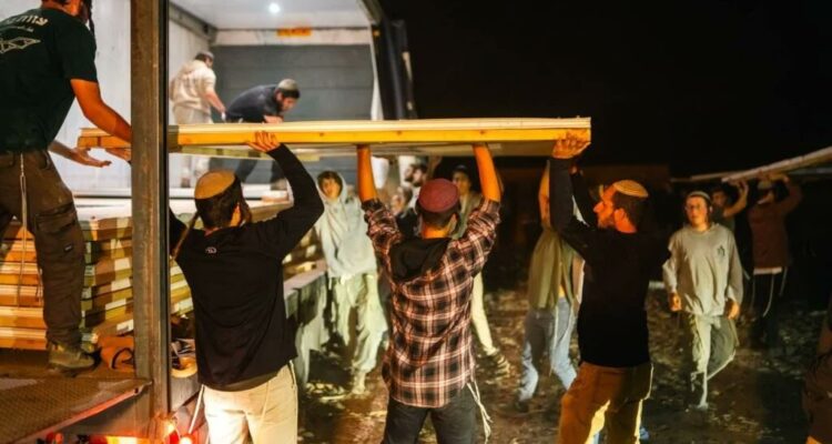 Activists set up outpost community next to Gaza, call for resettlement of the Strip
