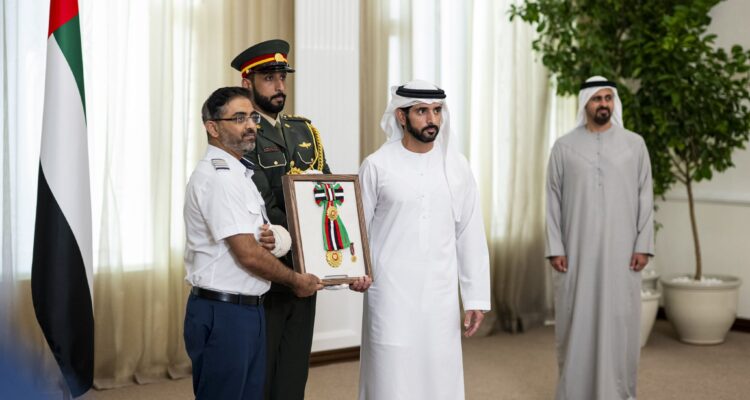 Heroic flydubai captain and crew honored by UAE president